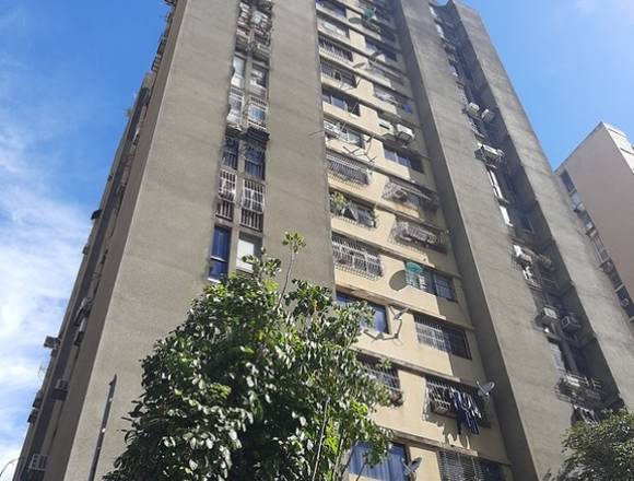 SKY GROUP Vende apartamento en los Caracaros