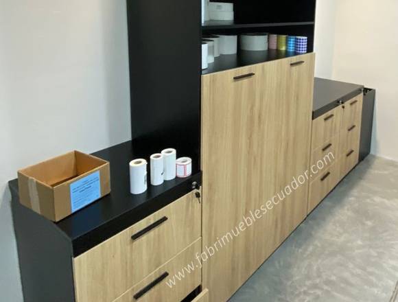 ESTACION DE TRABAJO CON CREDENZA en Pedro Moncayo (Cantón)