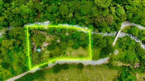 FOR SALE: 1.07-ACRE RIVERFRONT ESTATE WITH UTILITIES IN CONVENTO, PERE