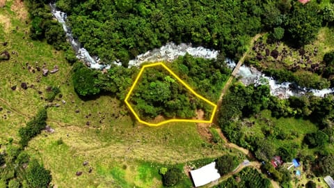 Lote Residencial de 2.000 m2 Frente al Río Peñas Blancas
