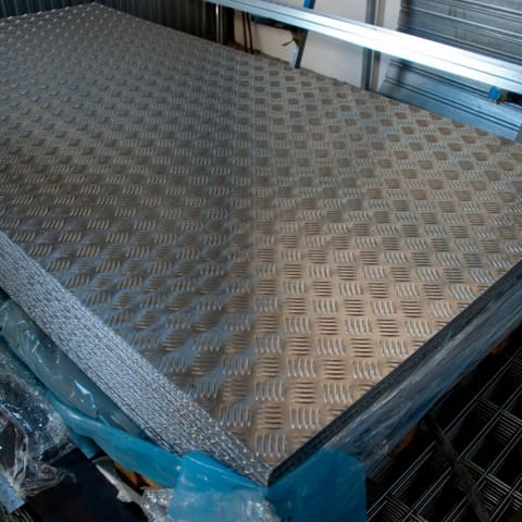 PLANCHA DE ACERO Y ALUMINIO ESTRIADO en La Molina (Lima 12) (Distrito)