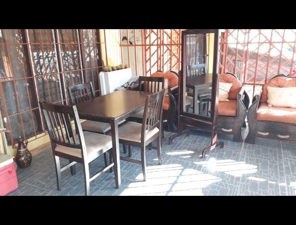 Juego de comedor y espejo en San José (Cantón)