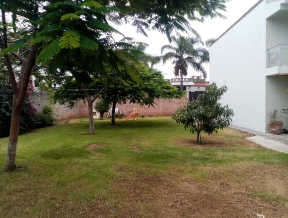 HERMOSA CASA CON ALBERCA Y AMPLIO JARDÍN