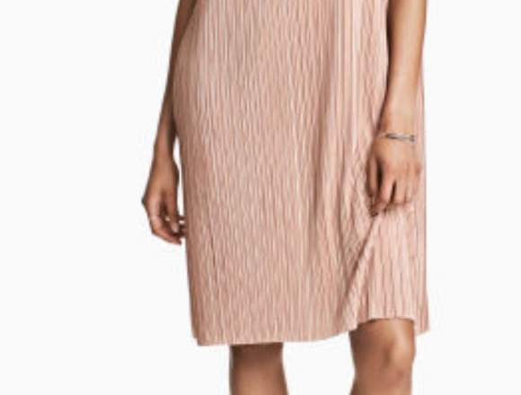 Vestidos nuevos con etiqueta del H&M en Ciudad del Plata (Localidad)