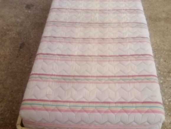 Cama laqueada de una plaza en General San Martin (Localidad)