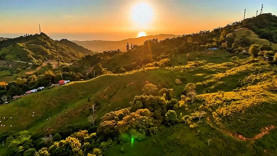 SE VENDE FINCA PARA DESARROLLO CON DOBLE FRENTE DE CALLE Y NACIENTE EN en Pérez Zeledón (Cantón)
