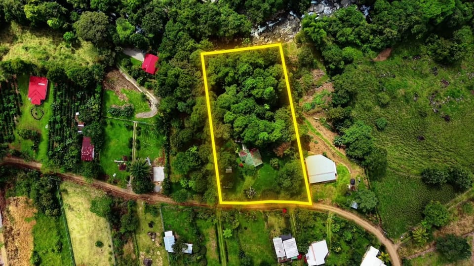 Terreno en Santa Elena con acceso al río Peñas Blancas