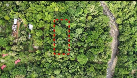 SE VENDE TERRENO LISTO PARA CONSTRUIR CERCA DE LA PLAYA Y JUNTO AL RIO