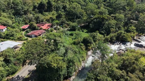 Terreno en venta en San Francisco de Rivas, 2,439 m2 en Pérez Zeledón (Cantón)