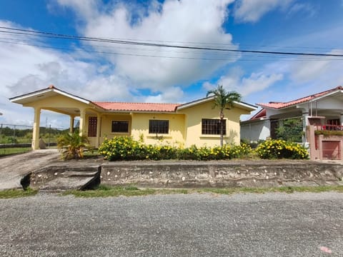 Amplia casa en venta en Llano Marín de 374 m2 en Penonomé (Distrito)