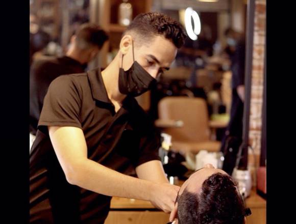 Barbería. Barbero profesional a domicilio.