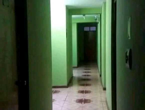 Hospedaje cesars con cochera en Alto de La Alianza (Distrito)