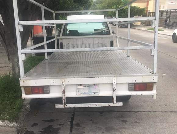 Camioneta Nissan con estaquitas en Ojuelos de Jalisco (Municipio)