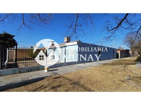 VENTA CASA EN ESQUINA BARRIO SANTA ANA 1 ZONA SUR