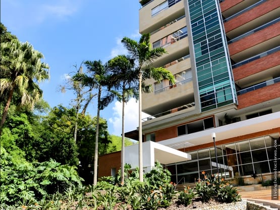 APARTAMENTO CON VISTA PANORÁMICA EN EL POBLADO – El TESORO, MEDELLÍN