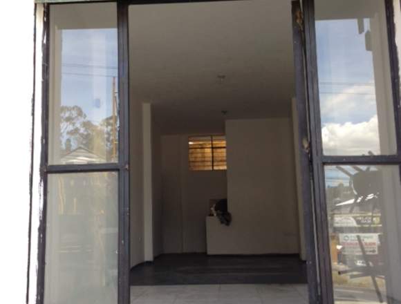 LOCALES DE ARRIENDO CON 150 MTS PARQUEADERO en Quito (Cantón)