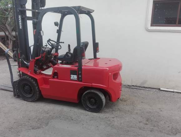 MONTACARGAS NISSAN 25 / A DIESEL en Manta (Cantón)