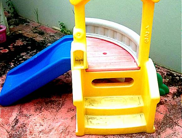 Tobogán para niños pequeños en Santo Domingo Oeste (Municipio)