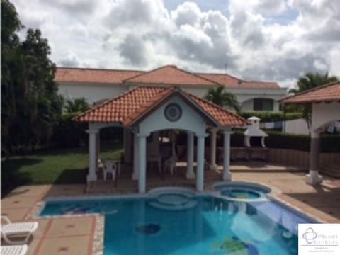 VENTA DE CASA EN CARMEN DE APICALA CONJUNTO EL IMPERIO MM