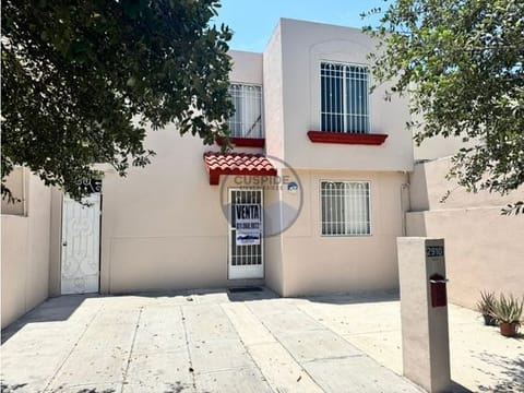 RMC CASA EN VENTA EN LOS FAISANES EN GUADALUPE NUEVO LEON