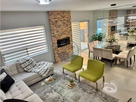RMC CASA EN VENTA EN CIMA DE LA MONTAÑA CUMBRES EN MONTERREY