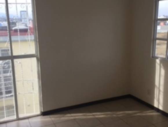CASA 3RECS, REMODELADA, CERCA DE LA ENTRADA PPAL.