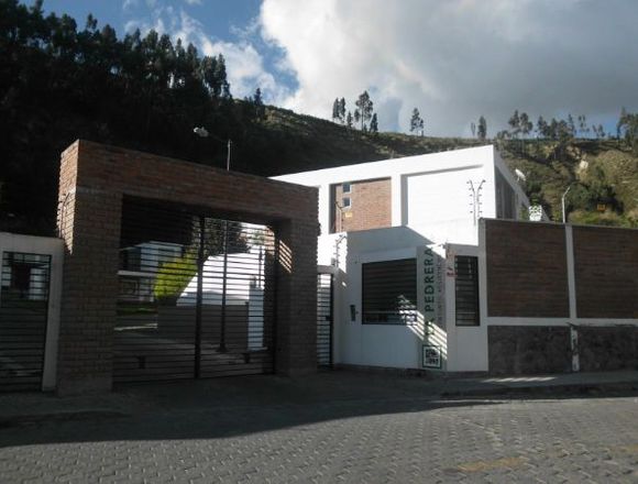 EN LOCOA CONJUNTO LA PEDRERA CASA POR ESTRENAR en Latacunga (Cantón)