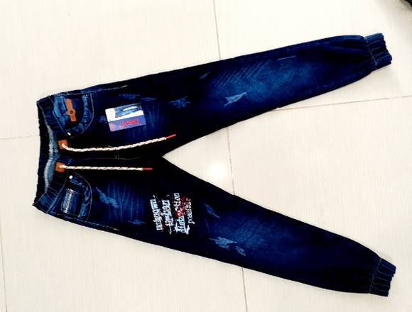 Jeans y bermudas de caballero al mayor en Pedro María Ureña (Municipio)