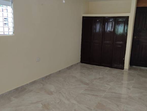 CONFORTABLE CASA EN ALQUILER, RESPARDO ALMA ROSA. en Santo Domingo Este (Municipio)