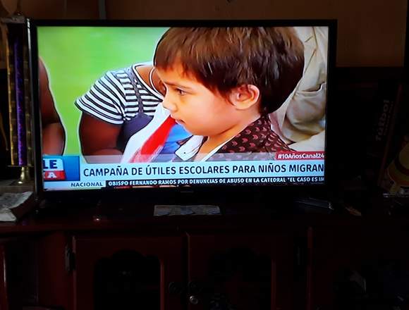 LED SAMSUNG 32" SMARTV + Antena DIRTV soporte TV en Pichincha (Cantón)