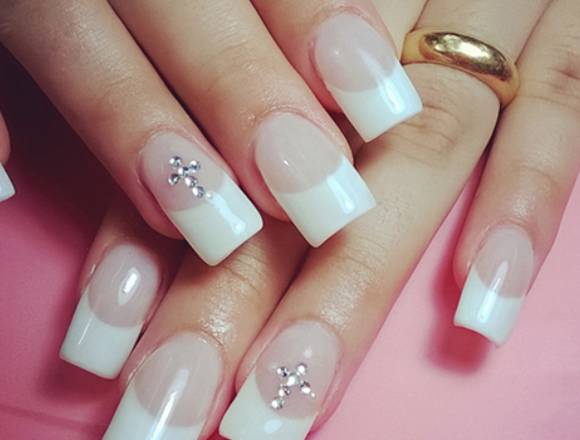 Uñas esculpidas en Salón Carolina’s en Quilmes (Localidad)