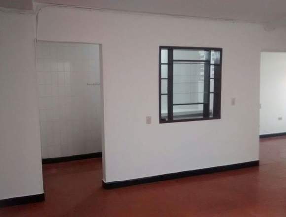 Vendo casa con dos apartamentos