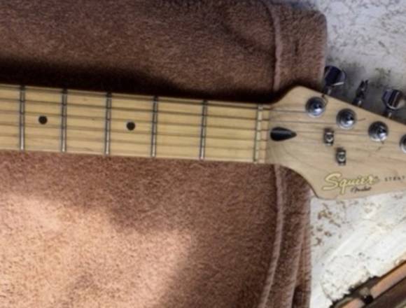 Guitarra Squier Stratocaster Deluxe Daphne en Villa La Angostura (Localidad)
