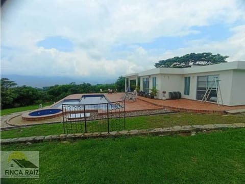 Casa Con Piscina En Condominio Miralomas De Holanda