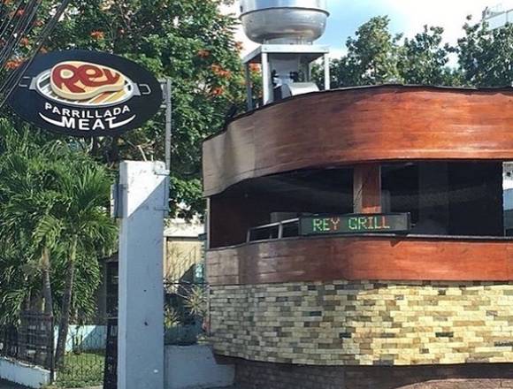 Rey’s Grill Restaurant en Santo Domingo de Guzmán (Municipio)