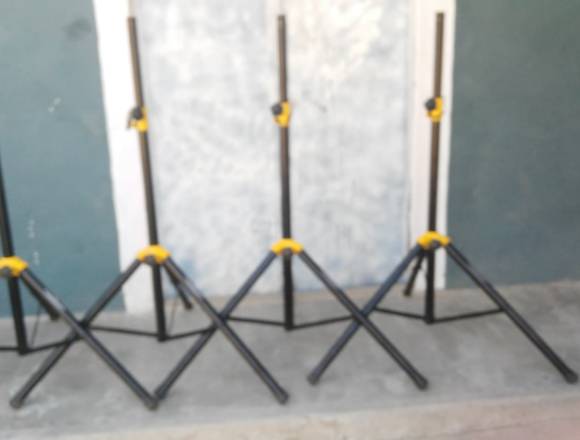 SE VENDEN 4 TRIPIES PARA BOCINAS AMPLIFICADAS