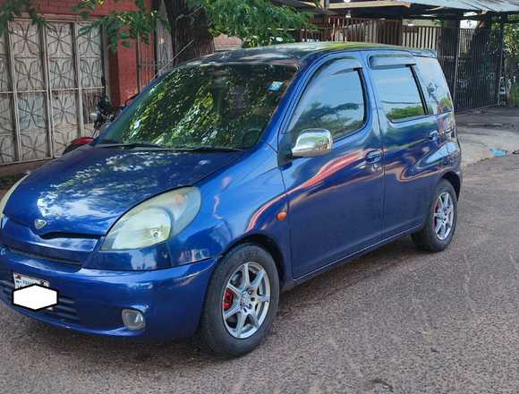 Toyota funcargo año 2000 en Capiatá (Distrito)
