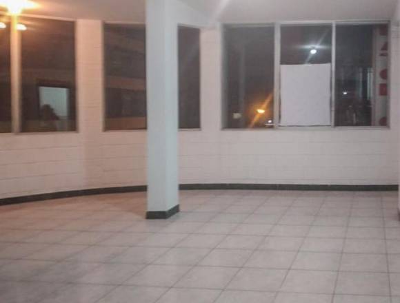 OFICINA ESQUINERA CENTRO DE SANTO DOMINGO en Santo Domingo (Cantón)