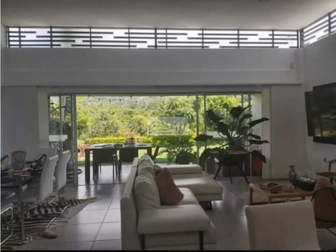CASA CAMPESTRE DE UN SOLO PISO CALARCA 3728