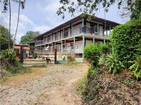 Finca en venta ubicada en la vía Circasia vía Montenegro
