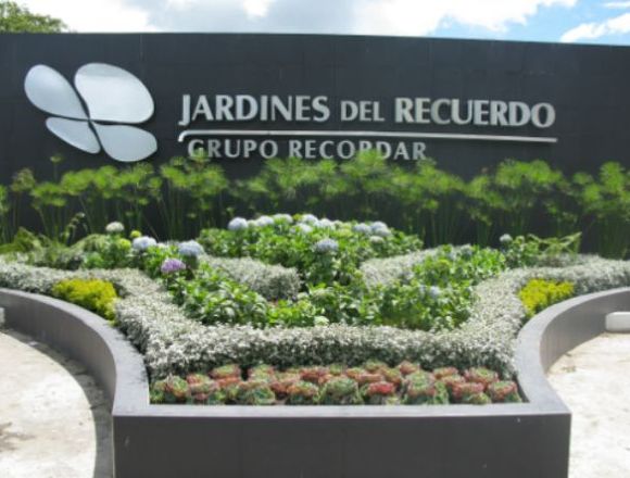 VENDO LOTE DOBLE EN CEMENT. JARDINES DEL RECUERDO