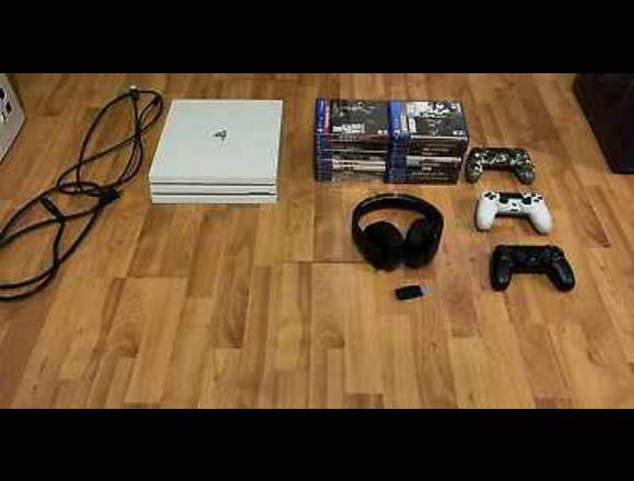 play 4 pro( +3 mandos) juegos en Trujillo (Distrito)