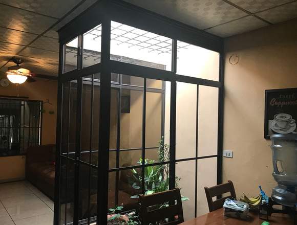 SE VENDE casa ubicada en colonia La Sabana $75 mil en Santa Tecla (Municipio)