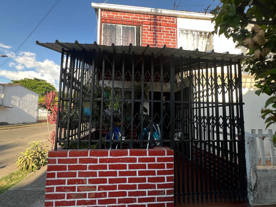 CASA ESQUINERA EN VENTA PALMIRA - URBANIZACION PORTAL DE LAS PALMAS en Palmira (Municipio)