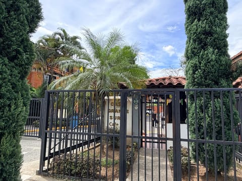CASA EN VENTA AL SUR CALI VALLE DEL LILI CR CASA GRANDE en Santiago de Cali (Municipio)