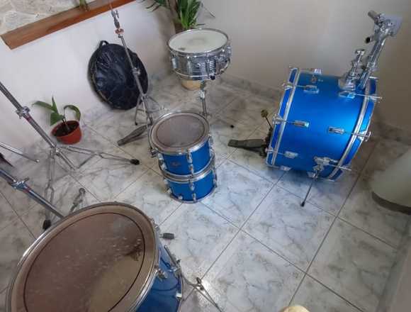 Bateria completa, vendo o permnuto.