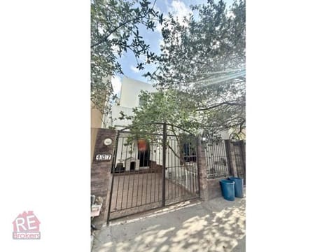 CASA EN VENTA _LAS LOMAS SECTOR BOSQUES