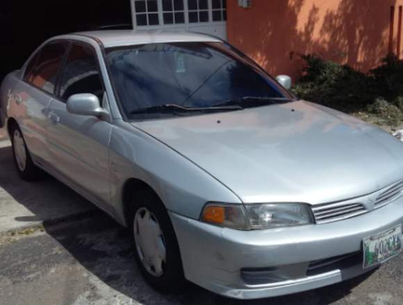 Vendo Mitsubishi Mirage modelo 2001 en Ciudad de Guatemala (Municipio)