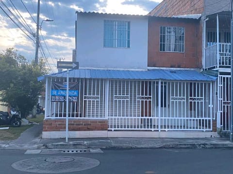 Se vende casa esquinera! en Palmira (Municipio)