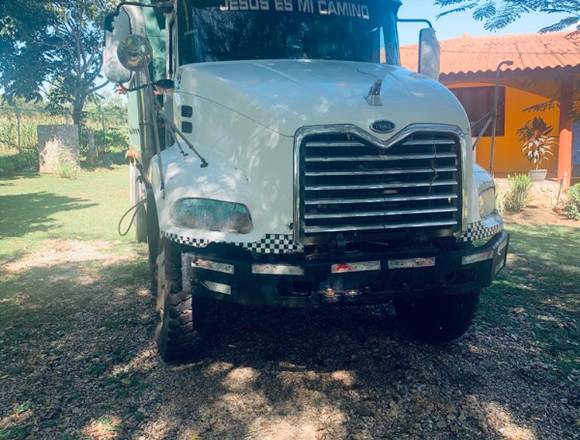 CAMION VOLQUETE MARCA MACK MODELO CX6, en La Pintada (Distrito)